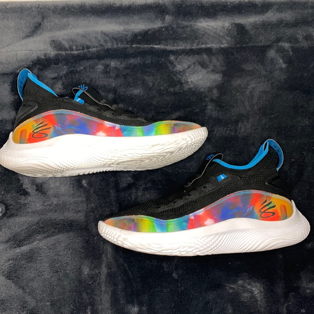 Curry 8 ‘Tie-die’